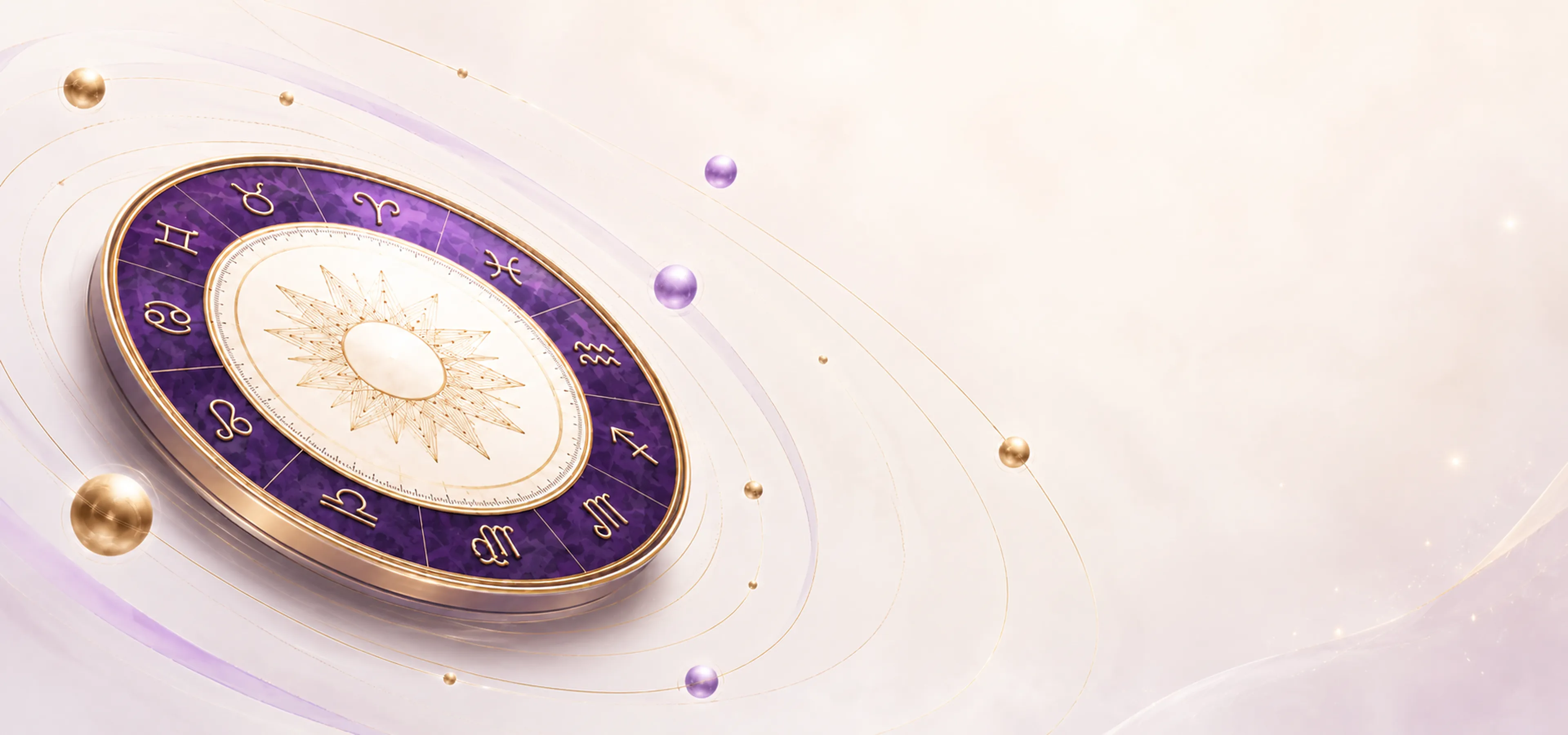 Disco zodiacal roxo e dourado inclinado, com uma rosa dos ventos ao centro, cercado por órbitas douradas e pequenas esferas em fundo creme luminoso.